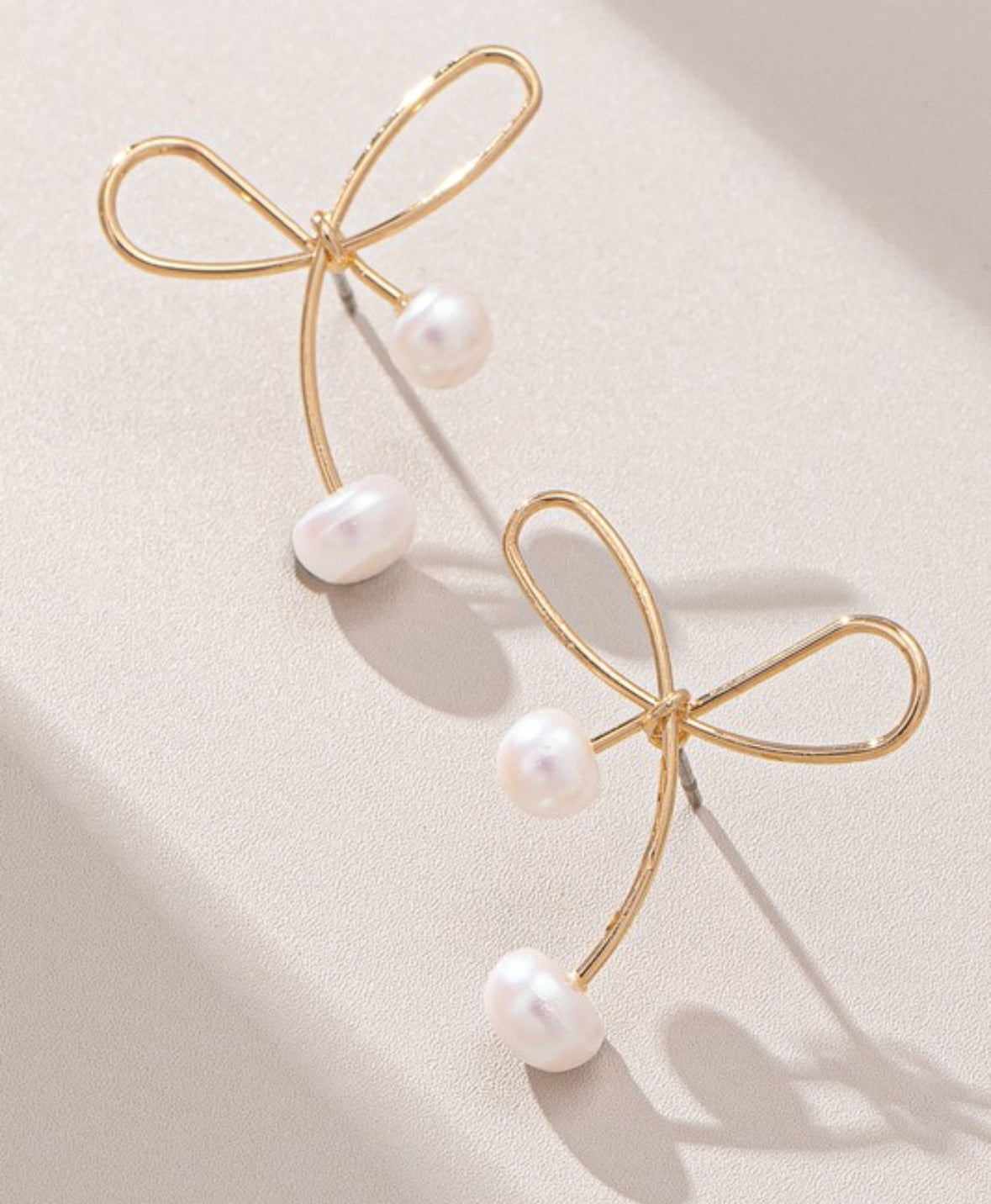 BOWtique Pearls Earrings