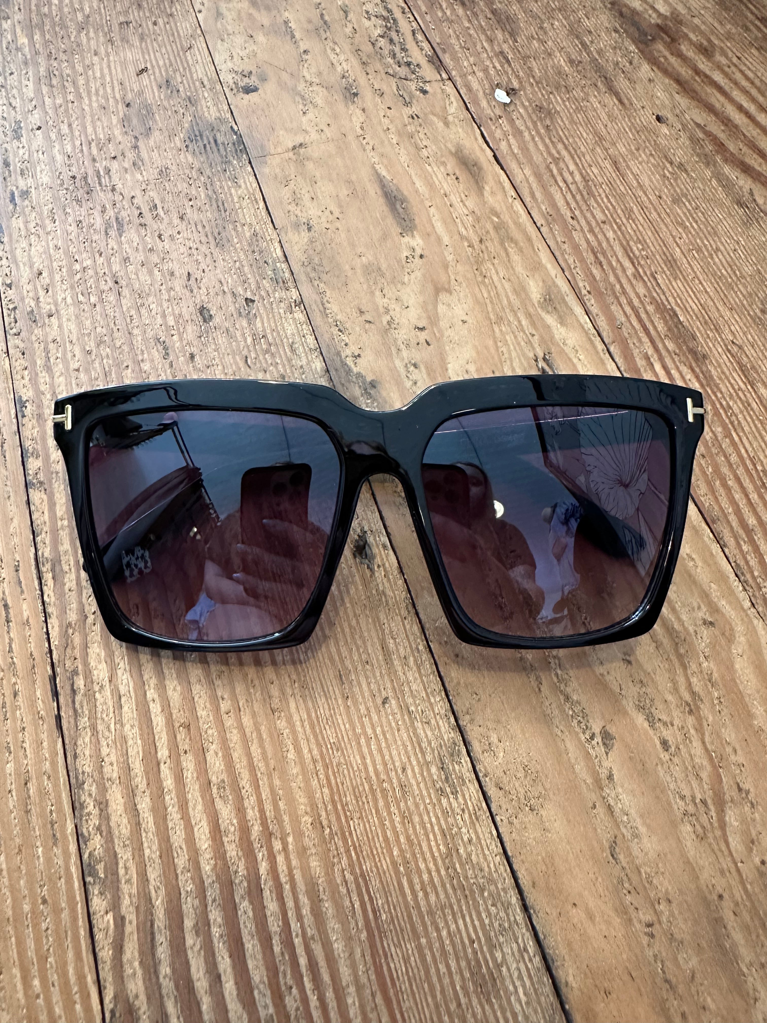 Square Framed Sunglasses