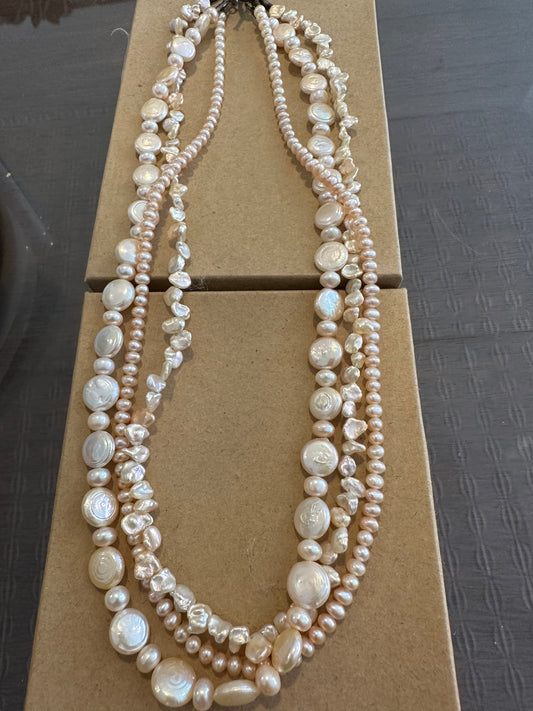 Pearly Q Necklace